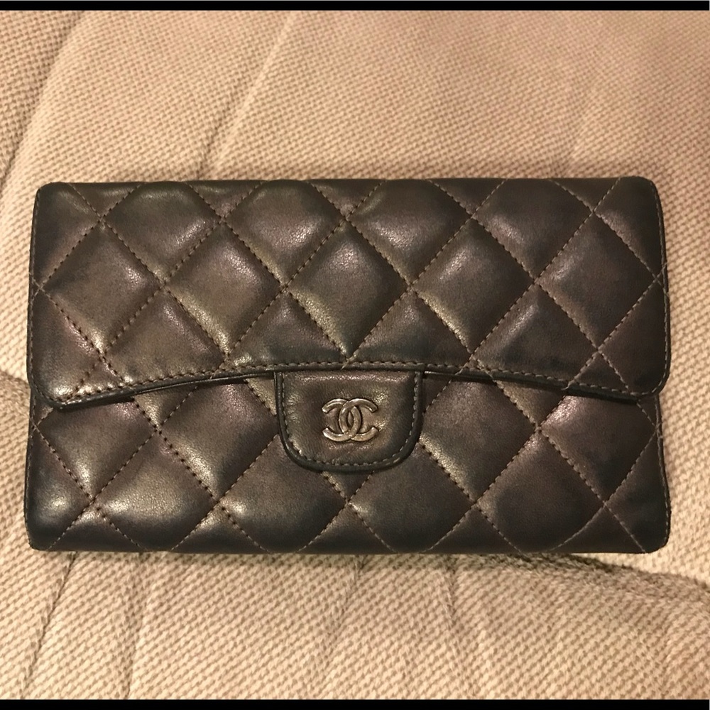 ⛔️SOLD⛔️CHANEL Classic Quilted Lambskin Wallet